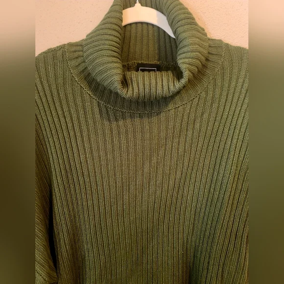 NWOT Lily & Lottie Bonnie Foldover Turtleneck Sweater - Green Sz M/L - Picture 9 of 10